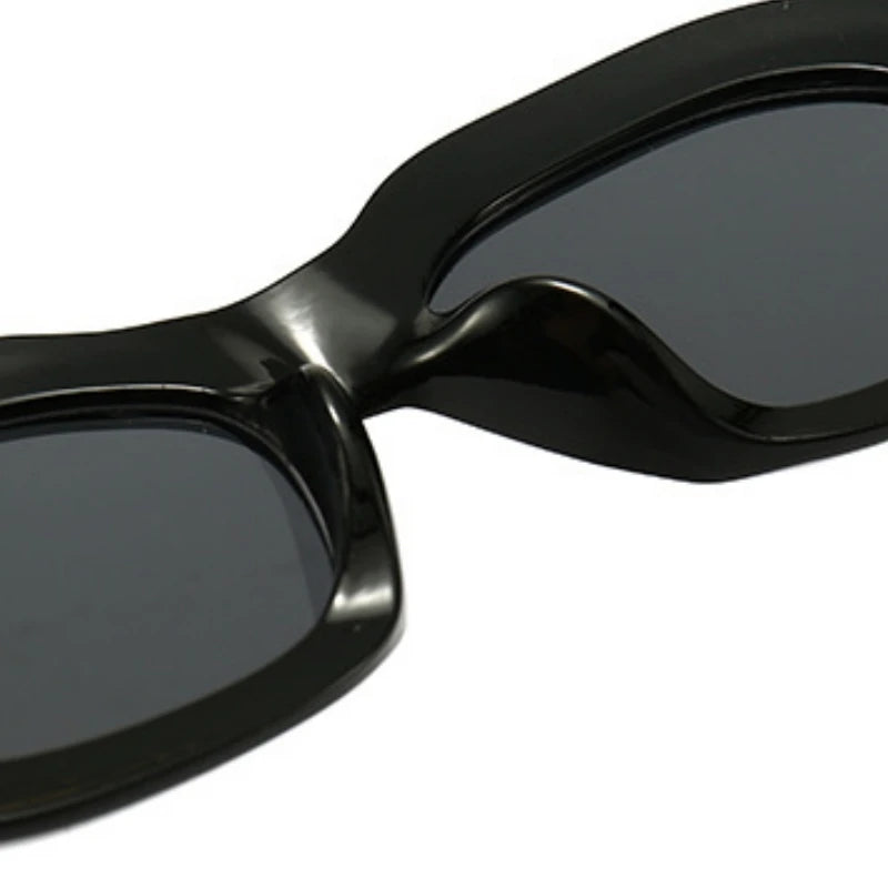 A Pair of PC Men and Women with the New High-value Retro Sunglasses Fashion Sunglasses Online Celebrity with CAT'S Eye.